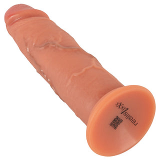 Realistixxx Real Skin Dildo, en ultrarealistisk dildo med flesh-tonad dual density-silikon och sugkoppsbas, visa mot vit bakgrund.