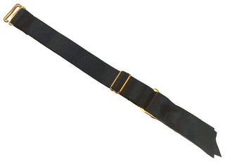 Strap-on Trosor med Dildo har en svart justerbar rem med guldfärgade metallspännen, perfekt för strap-on-set, visad mot en vit bakgrund.