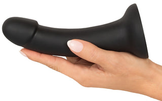En handhållande Strap-on Trosor med Dildo med en utsvängd bas, perfekt för G-punkts- eller prostatastimulans.