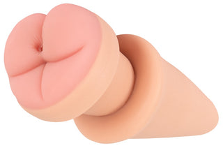 En närbild av 2in1 Buttplug Extension, en distinkt leksak som ofta används för penisförlängning.