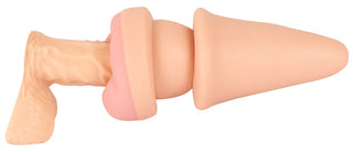 2in1 Buttplug Extension är en realistisk sexleksak i silikon som är formad som en erigerad penis och anus i ljusa hudtoner, utformad för verklighetstrogen njutning och perfekt som masturbator.