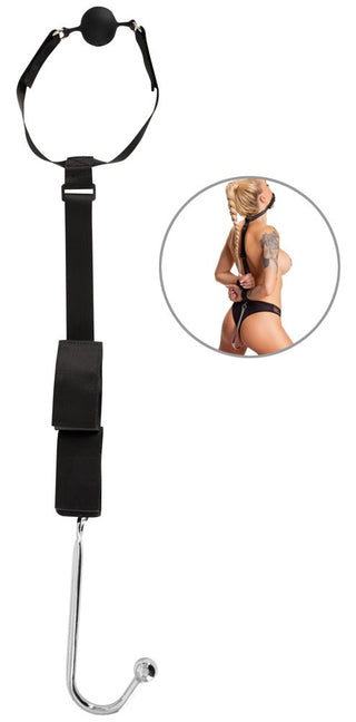 Svart bondageset med en analkrok och en röd munkavle, båda tillverkade av metall och silikon med justerbara remmar.
