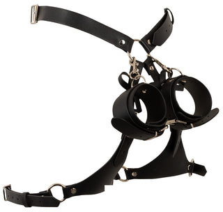 Svart bondage-höftsele i konstläder med metallnitar och integrerade handledsbojor för BDSM-fixering.