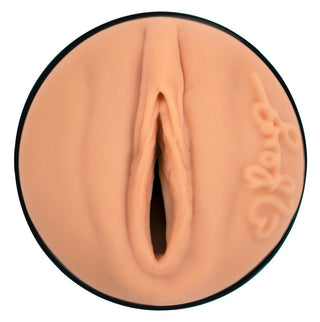 En närbild av en leksak, med Feel Reya Sunshine Masturbator - en Kiiroo sexleksak designad för en realistisk onaniupplevelse.