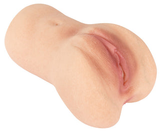En beige silikononani med dubbla öppningar för vagina och anus, avbildad mot en enfärgad vit bakgrund.