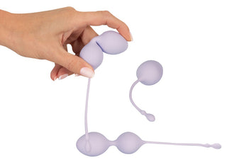 Knipkulor Set 3 Delar ELORIN, tre kegelvikter i silikon i olika rosa toner, avbildade på en vit bakgrund.