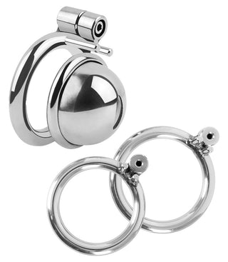 Set med tre minipenisburar i silverfärgad metall med lås; en av dem har en massiv kupolformad del.