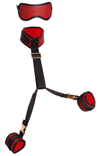 Rött och svart bondage-set med mask, halsband samt justerbara handleds- och fotledsbojor, tillverkat av konstläder.