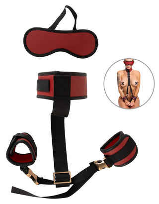 Rött och svart bondage-set med mask, handbojor och halsband, utformat för att fästa från halsen till handlederna.