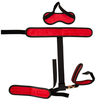 Rött och svart vadderat bondage-set från hals till handleder, med halsband, handbojor, justerbara remmar och matchande ögonbindel.