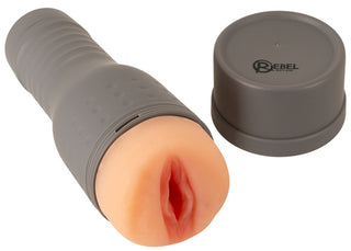Grå onaniprodukt i silikon för män med en realistisk vaginalöppning och tillhörande skyddslock.