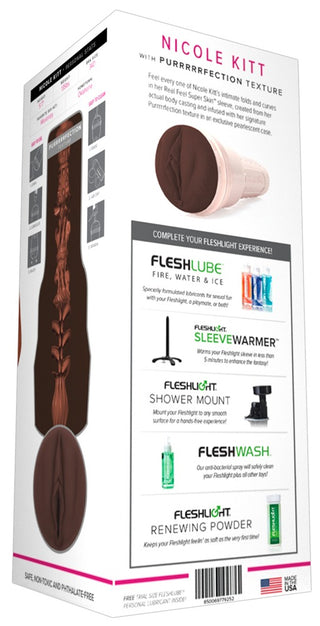 Fleshlight-leksak med Purrrrrfection Superskin-textur, hylsan är ljusrosa och innesluten i guldfärgad plast.
