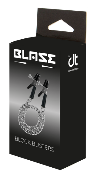 Par justerbara bröstvårtsklämmor av metall som är sammankopplade med en metallkedja, visas på svart förpackning för Block Busters Bröstklämmor.