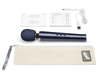 Navis Blue Le Wand Petite-vibrator med silikonhuvud.