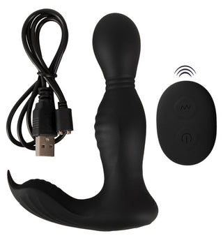 RC Buttplug 2 Funktioner är en svart silikon dubbelmotorisk analvibrator med USB-laddningskabel och fjärrkontroll på vit bakgrund, designad för optimal prostatastimulering.