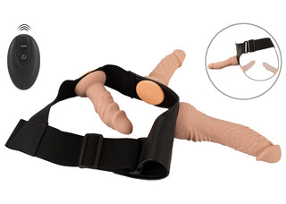 Strap-on Set med Vibrator med två realistiska dildos och en fjärrstyrd vibrator, visas i en närbild som framhäver selens detaljer.