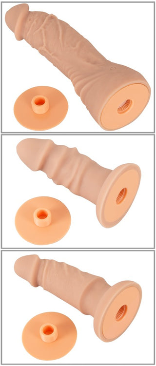 Tre köttfärgade realistiska dildos med baser visas på en vit bakgrund - perfekt för att para ihop med Strap-on Set med Vibrator.