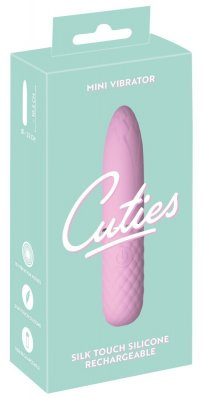 Bilden visar en krickfärgad låda för "Tystgående Mini Vibrator Cuties." Den har en illustration av en rosa vibrator och framhäver dess "Silkeslen Soft Touch-textur", tillsammans med att den är uppladdningsbar och förkroppsligar essensen av en Kraftfulla Mini Vibrator.