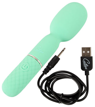 Cuties Mini Wand Grön är en mintgrön massagestav med ett texturerat handtag, strömknapp och USB-laddningskabel för enkel laddning.