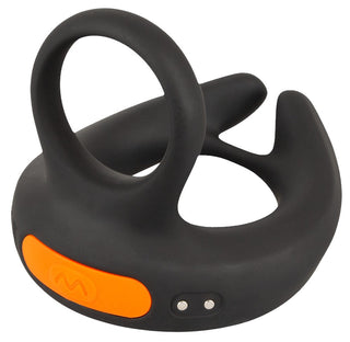 Vibrerande Scrotumstimulator Rebel är en elegant svart och orange ringformad enhet med en böjd design och sidoknappar, konstruerad för ökad njutning utöver att bara vara en cockring.