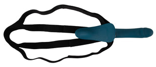 Strap-On Set med Vibrator har en blå strap-on med svarta justerbara remmar, designade för bärbar användning. Den har en smidig, ergonomisk form avsedd för personlig eller intim njutning.