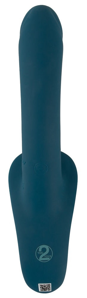 Strap-On Set med Vibrator är en blå, långsträckt vibrator med en rundad spets och bredare bas, med en liten rund knapp, logotyp nära basen och QR-kod.