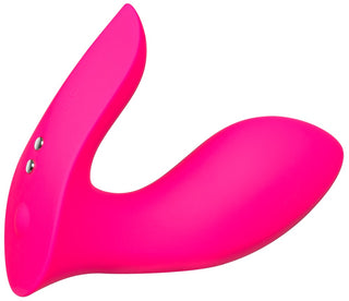 Lovense Flexer är en rosa bärbar trosvibrator i silikon med en böjd, ergonomisk design, två metallknappar och en vattentät konstruktion för mångsidig njutning.