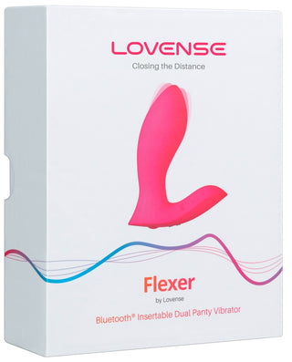 Vit låda med Lovense Flexer, en rosa Bluetooth-införbar dubbel trosvibrator – en appstyrd vattensexleksak designad för diskret njutning och bekväm kontroll.