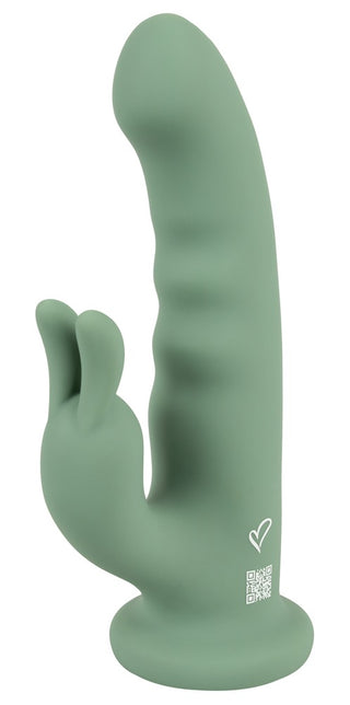 LUVIO Soft Rotating Rabbitvibrator är en grön vibrator tillverkad av mjuk silikon, med ett texturerat skaft, roterande funktion och en mindre böjd förlängning vid basen.