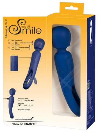 Förpackningen till 2in1 Wand med Flicking Tongue framhäver en blå silikonmassageapparat med flexibla lägen, standby-alternativ och en magnetladdare. Texten rekommenderar att du använder vattenbaserat glidmedel för ökad njutning.