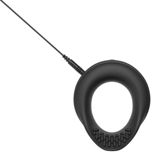 Vibrerande Ballring Rebel är en svart, rund, strukturerad silikonsexleksak med en laddningskabel på toppen, perfekt som diskret erektionsstöd.