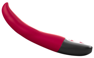 Titanz Slim G-punktvibrator är en röd- och svartböjd vibrator med kontrollknappar på den svarta änden, designad för riktad prostatastimulering. Den erbjuder 10 vibrationslägen för personlig njutning, visas på en vit bakgrund.