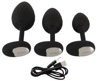 ANOS RC Buttplug Set: Tre svarta silikonpluggar i olika storlekar med USB-laddning och trådlös fjärrkontroll - ett komplett vibrationsset för varierad njutning.