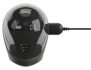 Vibrerande Ollon Masturbator är en svart elektronisk enhet med en digital batteridisplay, laddas via en sidokabel och fungerar som en diskret vibratorkopp för personlig avkoppling.