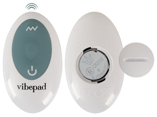 Vibepad Mini sittvibrator i silikon, visad framifrån och bakifrån, med synlig strömknapp och batterifack.