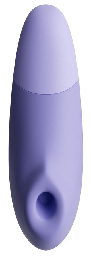 Womanizer Enhance Luftvibrator är en lila, äggformad enhet med en slät utsida och en cirkulär öppning i ena änden, med We-Vibes avancerade Pleasure Air-teknologi.