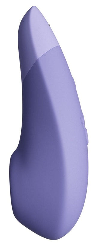 Womanizer Enhance Luftvibrator är en lila, böjd enhet med en slät yta som liknar modern elektronik. Tillverkad med ergonomiska konturer av plast eller silikon, den innehåller Pleasure Air Technology för handhållen användning och erbjuder en innovativ upplevelse.