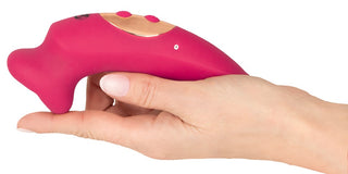 Oral Fun Sucking Tungvibrator, en böjd enhet i rosa silikon med kontrollknappar i guld och rosa på ovansidan.