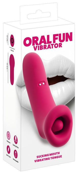Oral sugvibrator i rosa silikon med klitorisstimulerande tillbehör, visas i sin förpackning.