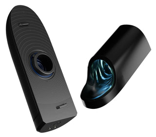 Två eleganta svarta Arcwave Ion 2 Masturbatorer, med Pleasure Air-teknik och blå upplyst cirkulär interiör, placeras sida vid sida på en vit bakgrund.