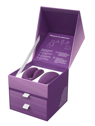 Lila låda innehållande två We-Vibe Chorus Parvibrators, med instruktioner tryckta på insidan av locket.