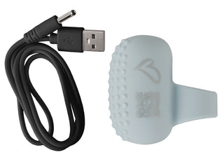 Fingervibrator i rosa silikon med strukturerad yta, hjärtlogotyp och USB-laddningsport.