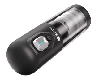 IKON SPARK Masturbator har en elegant svart och silverfärgad design, ett tydligt visningsfönster, en strömbrytare på toppen och innovativa roterande stötlägen för en förbättrad upplevelse.