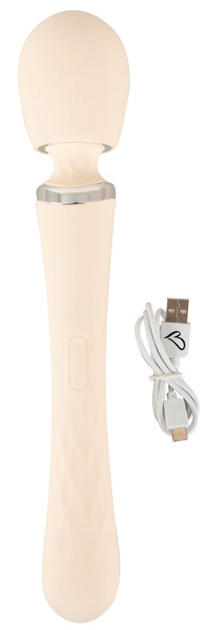 Beige Taviro Wand Massager med rundat huvud, tillverkad av slätt material, tillsammans med en vit USB-laddningskabel.