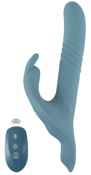 Blå strap-on i silikon med böjd skaft, extern rabbit-stimulator och fjärrkontroll; vibrator med fram- och återgående rörelser.
