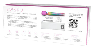 Le Wand All That Glimmers Massagestav i metallic finish, visas på asken; produkten är stavformad med slät yta.