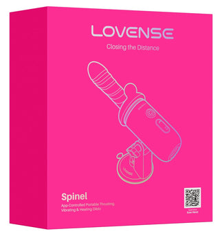 Lovense Spinel stötvibrator i rosa silikon visas i sin låda, med en enkel linjeteckning av produktdesignen.