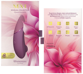 Mörkrosa Womanizer NEXT personlig massageapparat med blommig design på lådan, slätt material och kompakt förpackning.