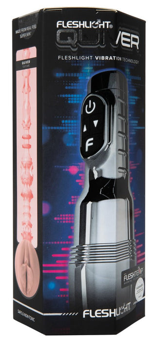 Fleshlight Quiver Masturbator i låda, med vibrations-, värme- och kontrollknappar; mörkt fodral med slät plastdesign.