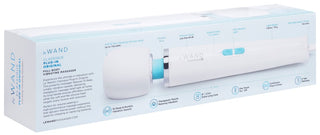 Vit Le Wand Classique plug-in massagestav i slät plast med enkel design, visas på sin förpackning.